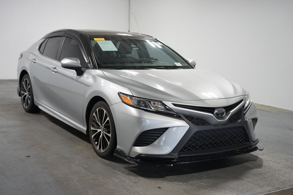 2018 Toyota Camry SE 3