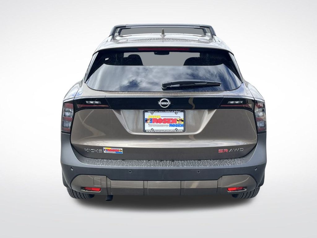 2025 Nissan Kicks SR photo