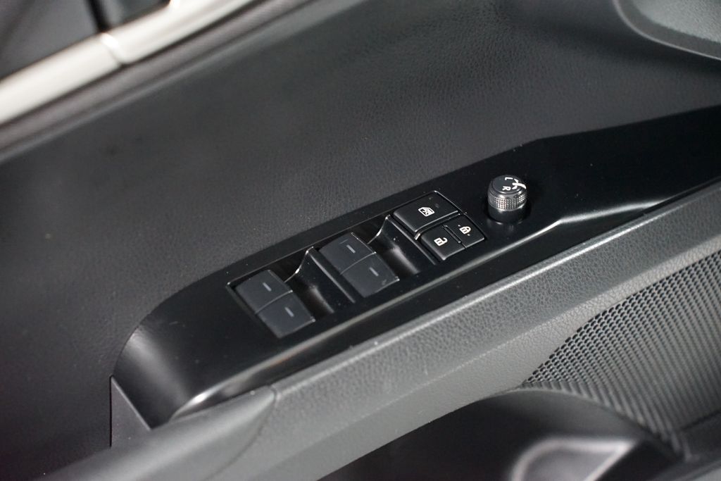 Thumbnail: 2025 Toyota Camry - 31