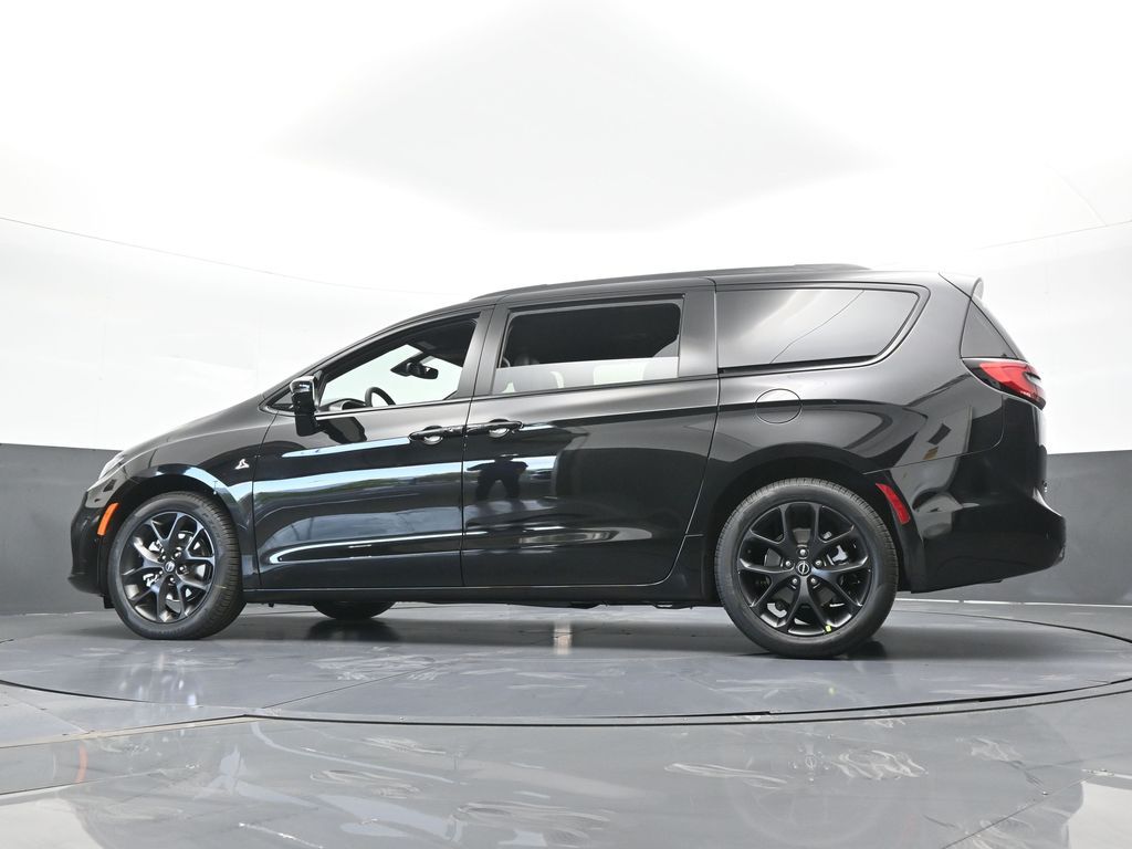 New 2026 Diamond Black Crystal Pearlcoat Chrysler Select image 57