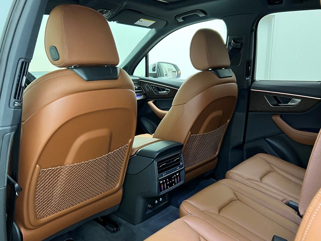 Thumbnail: 2025 Audi Q7 - 25