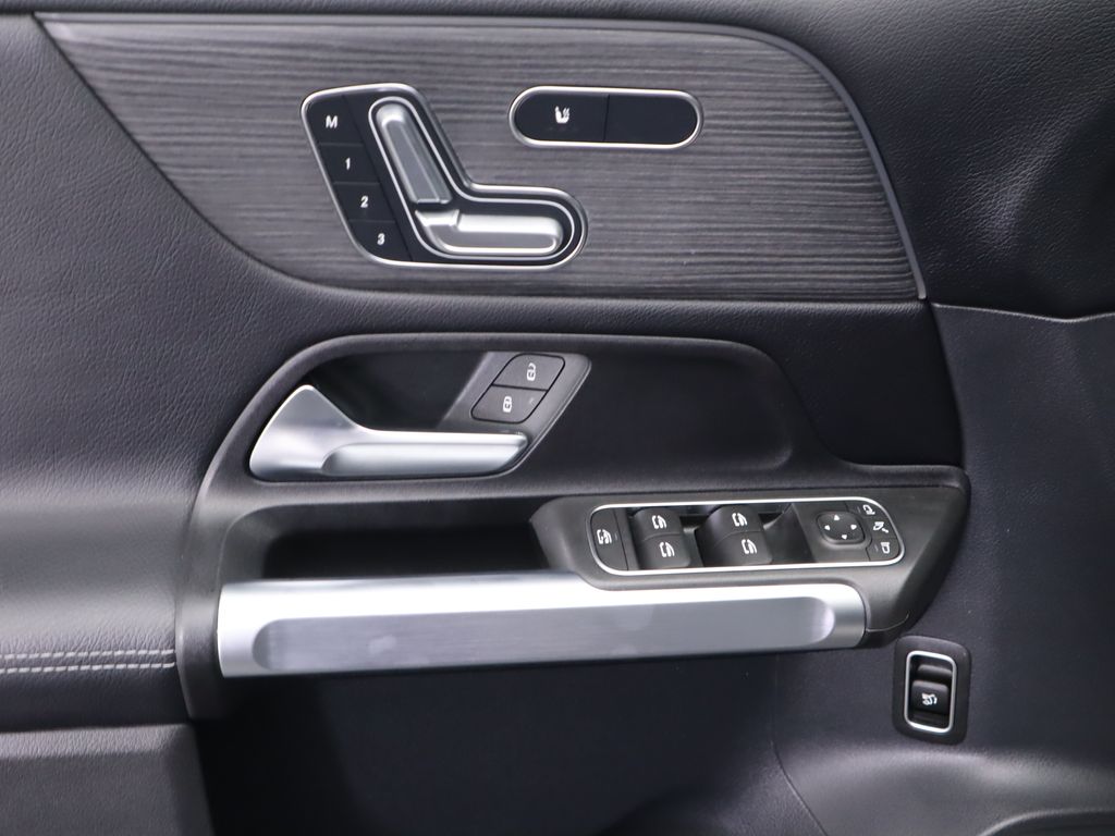 Thumbnail: 2023 Mercedes-Benz GLB - 23