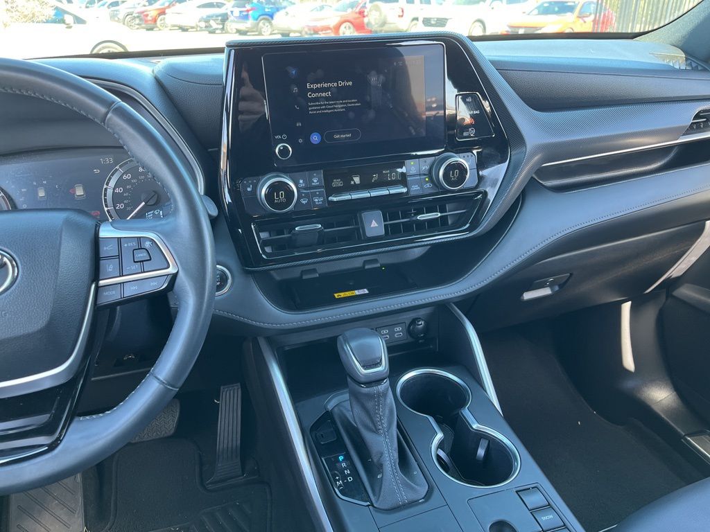 Thumbnail: 2024 Toyota Highlander - 18