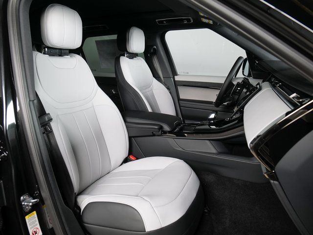 New 2027 Black Land Rover Dynamic SE image 3