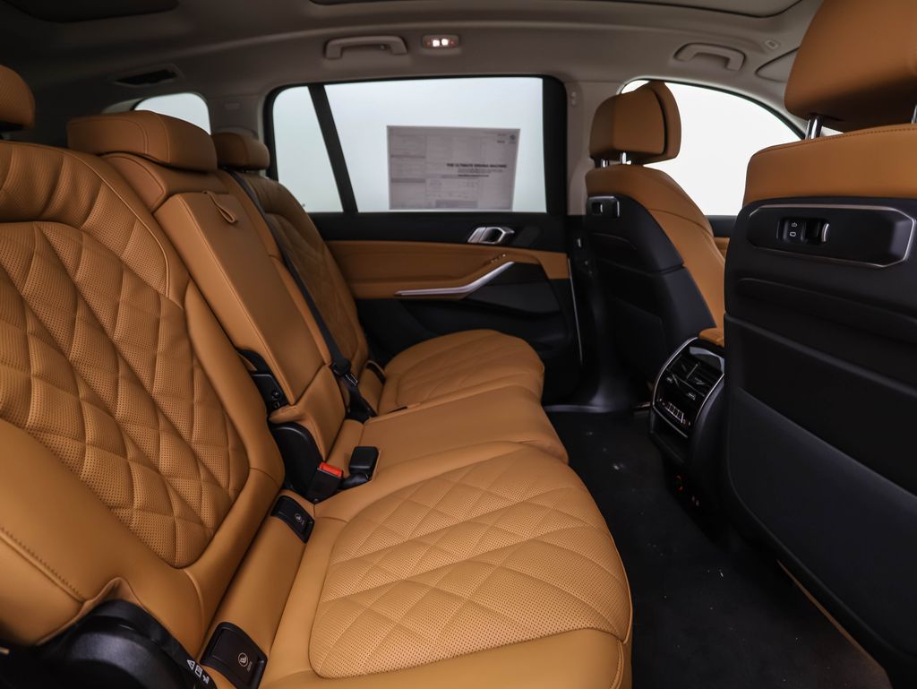 Thumbnail: 2026 BMW X7 - 31