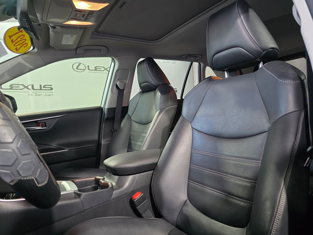 Thumbnail: 2021 Toyota RAV4 - 15