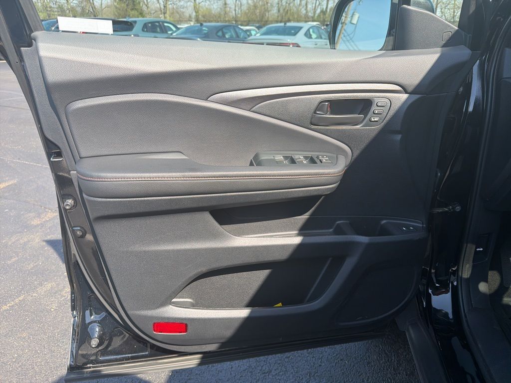 Thumbnail: 2023 Honda Passport - 18