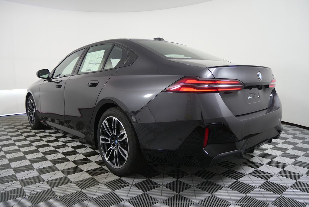 Thumbnail: 2026 BMW 5 Series - 5