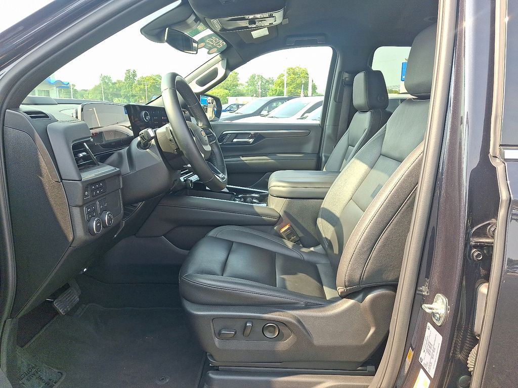 Thumbnail: 2025 Chevrolet Suburban - 15
