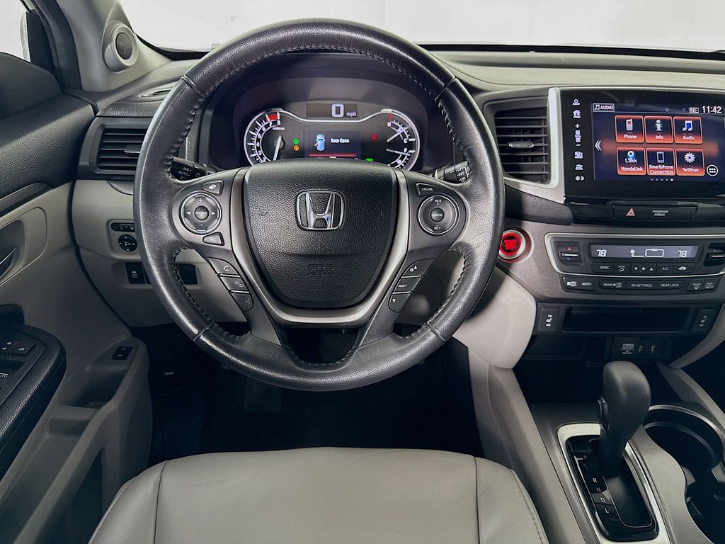 Thumbnail: 2017 Honda Pilot - 21