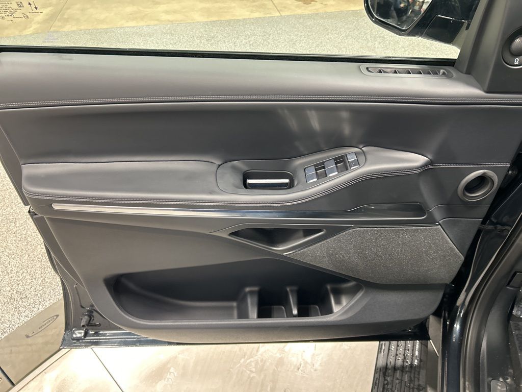 new 2025 Lincoln Navigator car, priced at $100,022