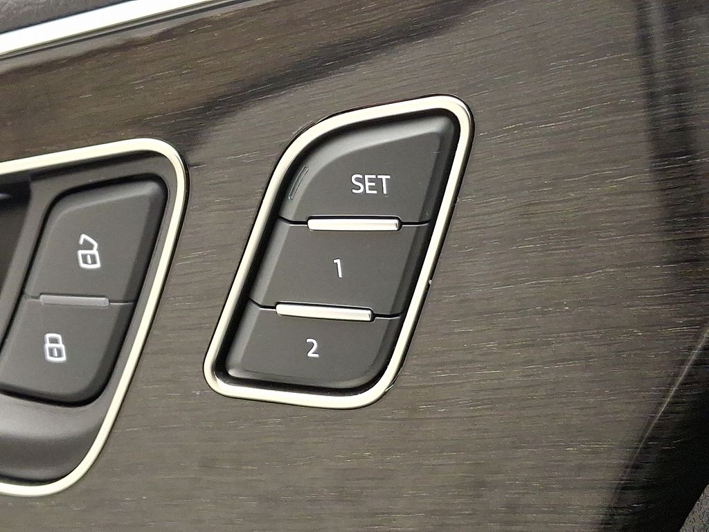 Thumbnail: 2025 Audi Q7 - 27