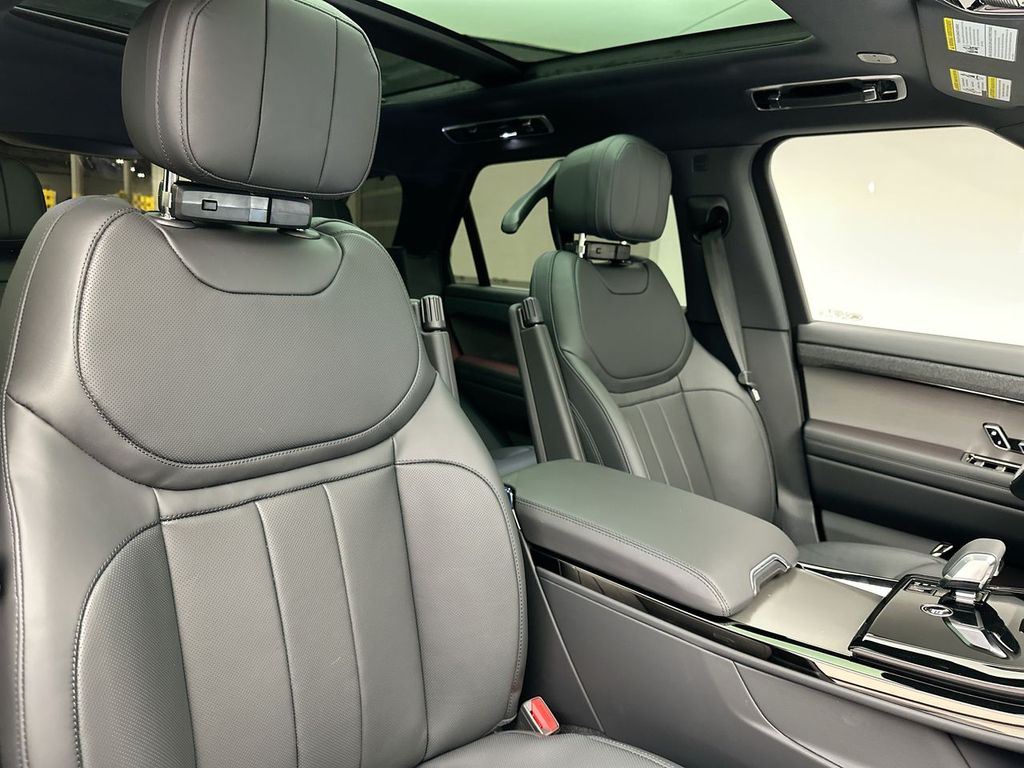 2025 Land Rover Range Rover Sport SE 5