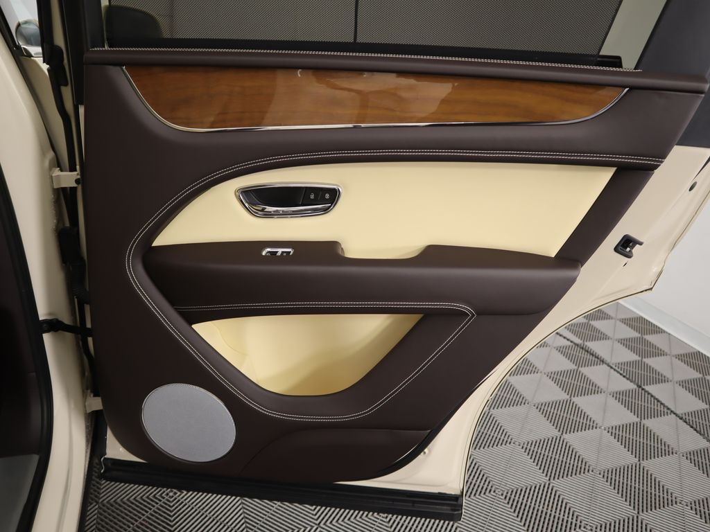Thumbnail: 2023 Bentley Bentayga - 28