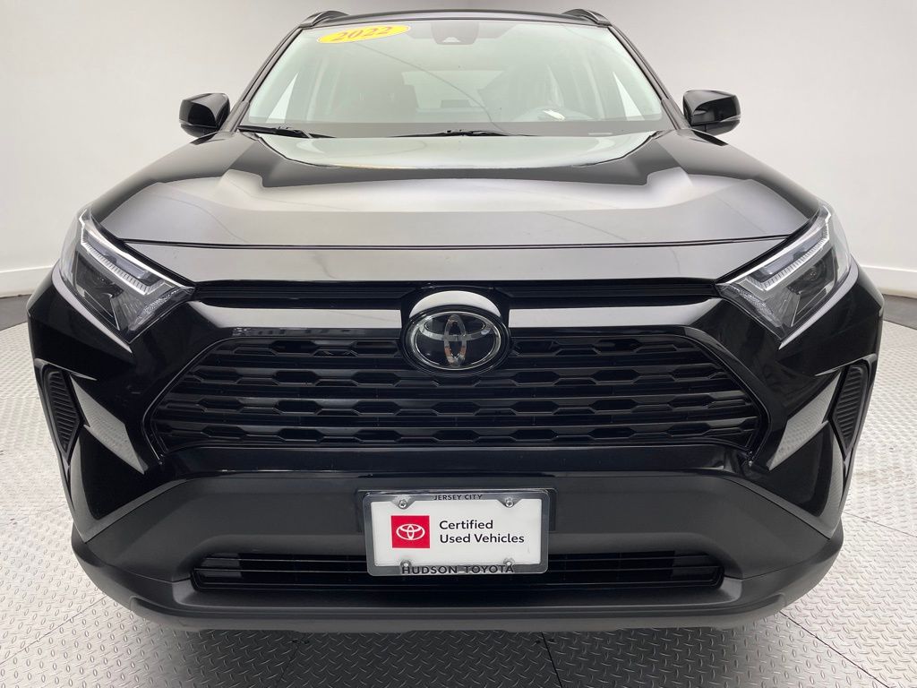 2022 Toyota RAV4 XLE 2