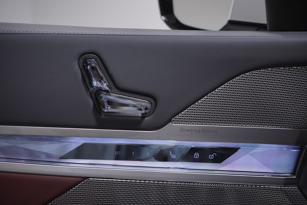 Thumbnail: 2025 BMW i7 - 18