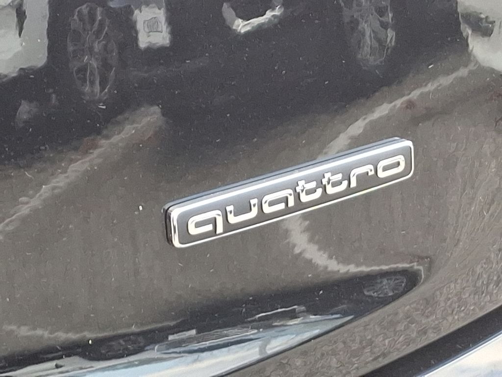 2025 Audi Q5 e Premium Plus 12