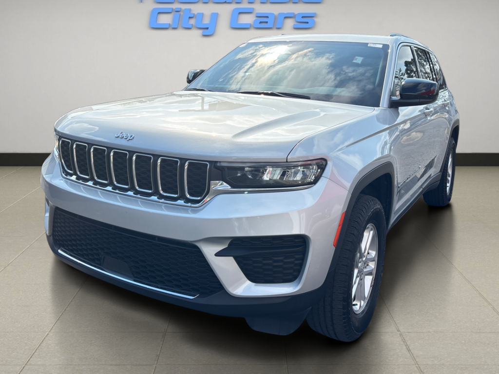 2023 Jeep Grand Cherokee Laredo RWD