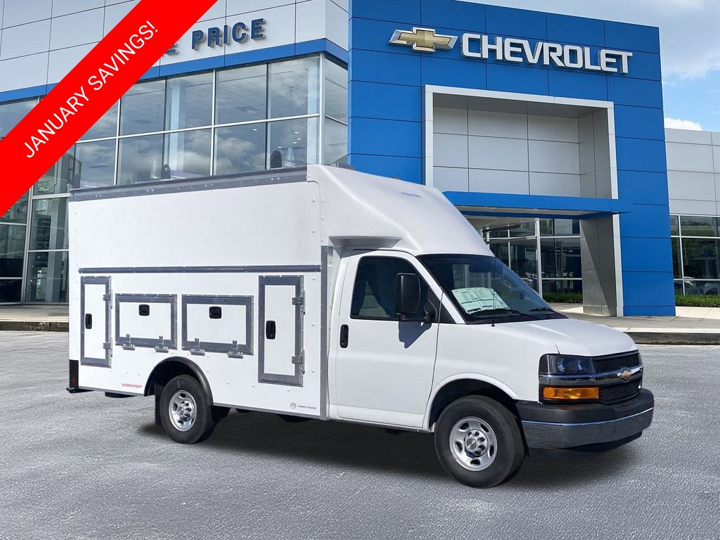 2025 Chevrolet Express Base's photo