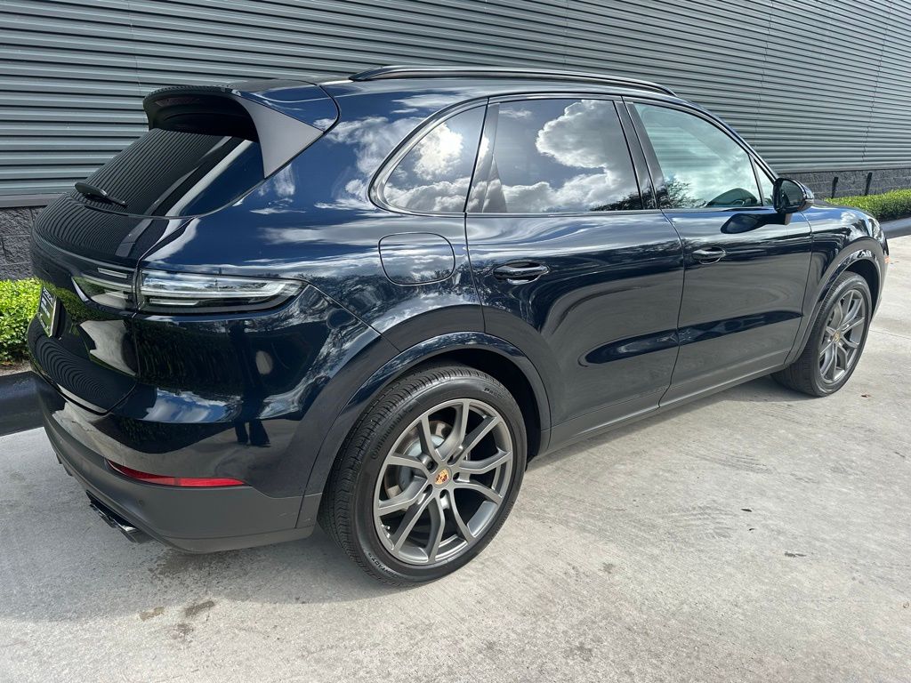 Thumbnail: 2023 Porsche Cayenne - 9