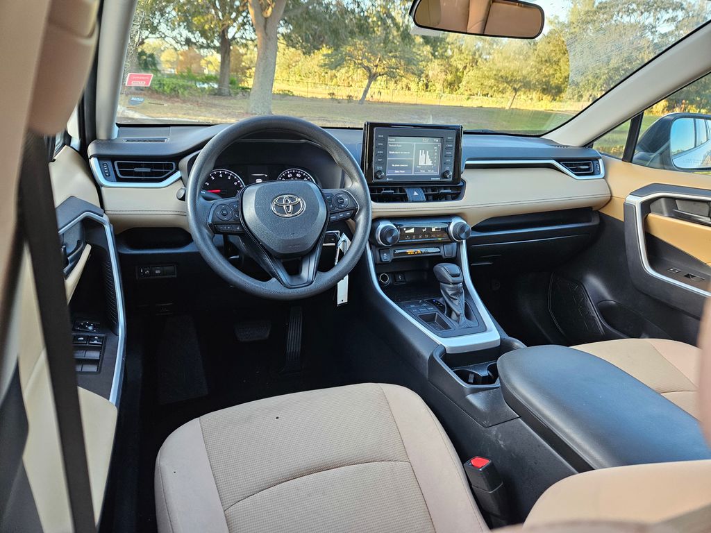 2021 Toyota RAV4 LE 12