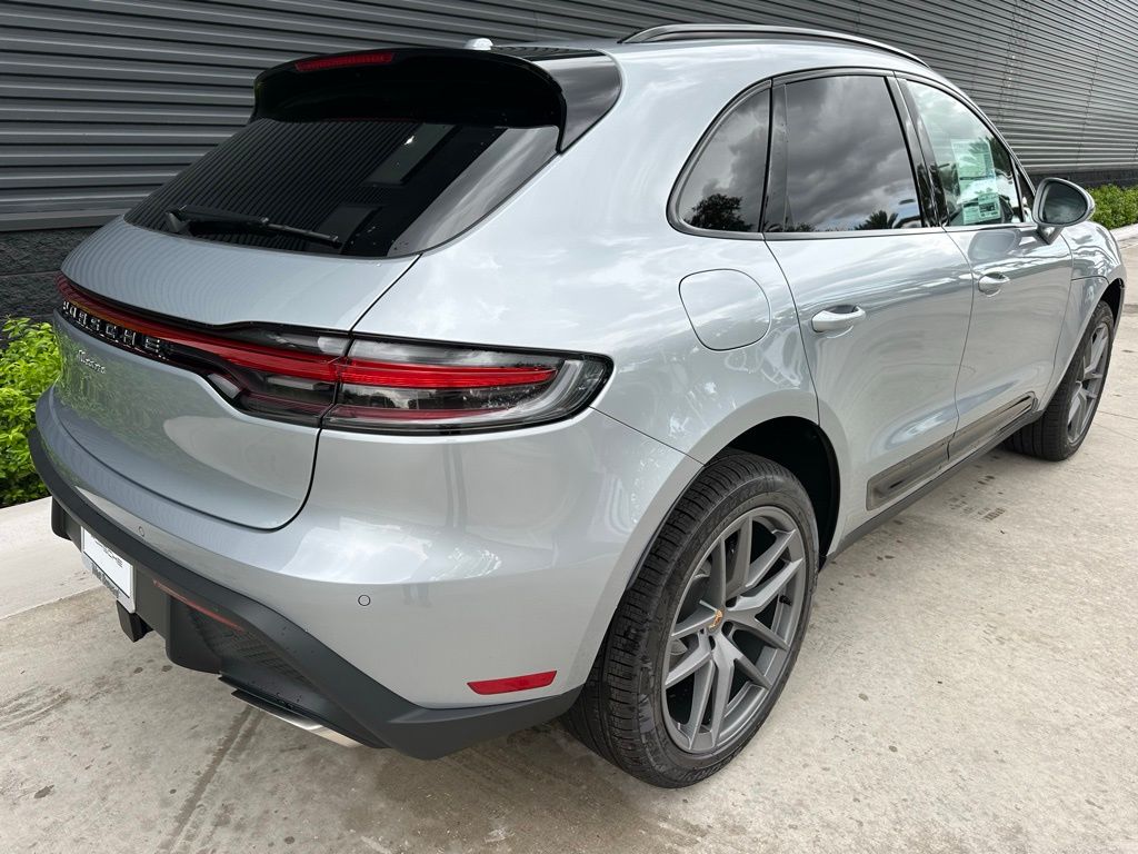 Thumbnail: 2025 Porsche Macan - 9