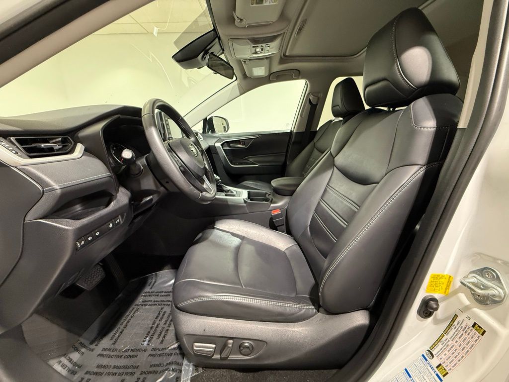 Thumbnail: 2019 Toyota RAV4 - 13