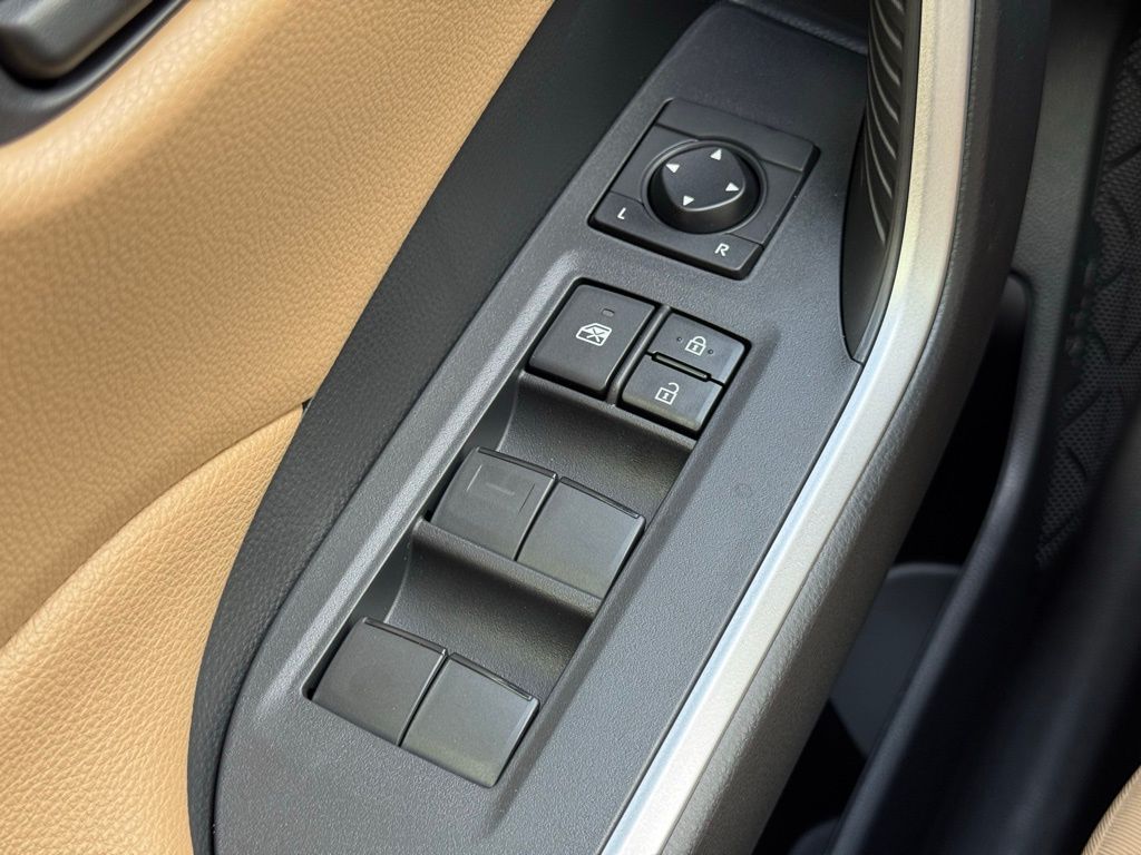 2025 Toyota RAV4 Hybrid LE photo 17