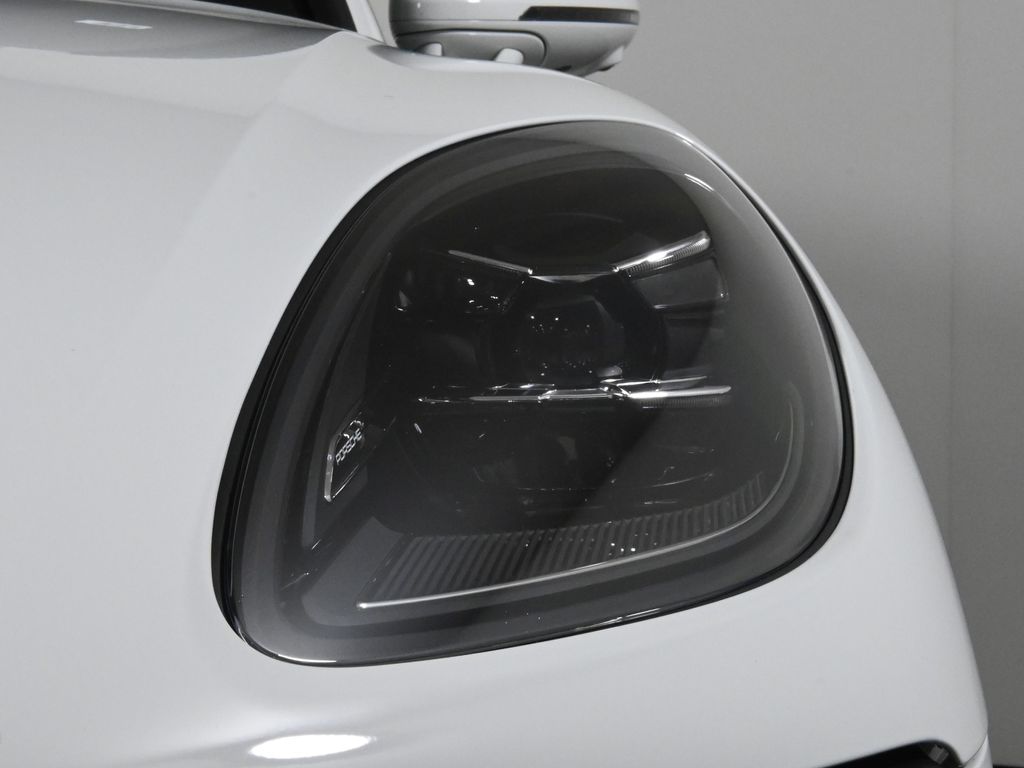 Thumbnail: 2026 Porsche Macan - 11