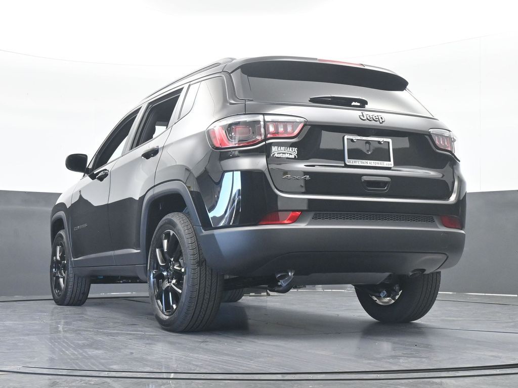 New 2026 Diamond Black Crystal Pearlcoat Jeep Latitude image 56