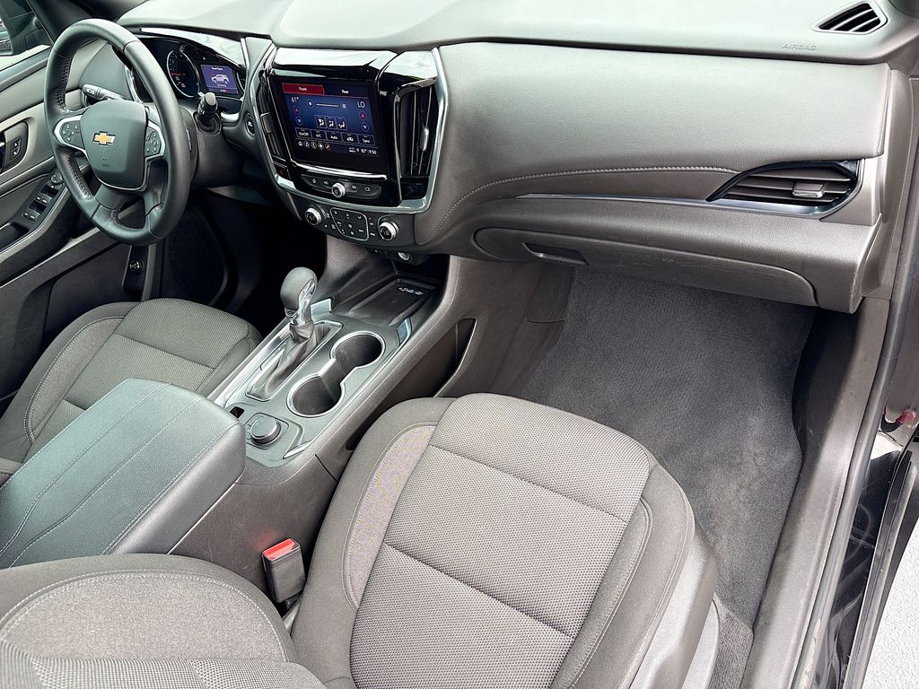 Thumbnail: 2022 Chevrolet Traverse - 17