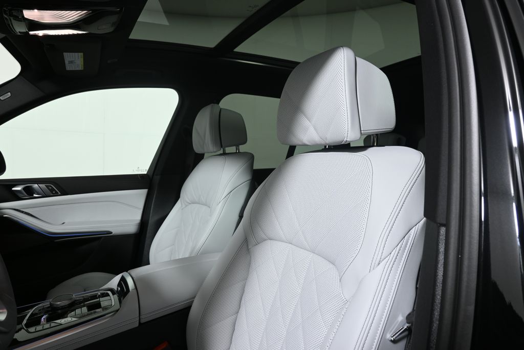 Thumbnail: 2026 BMW X5 - 15