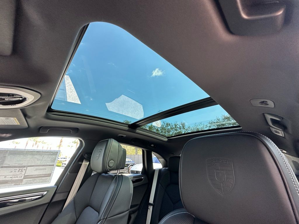 Thumbnail: 2026 Porsche Macan - 24