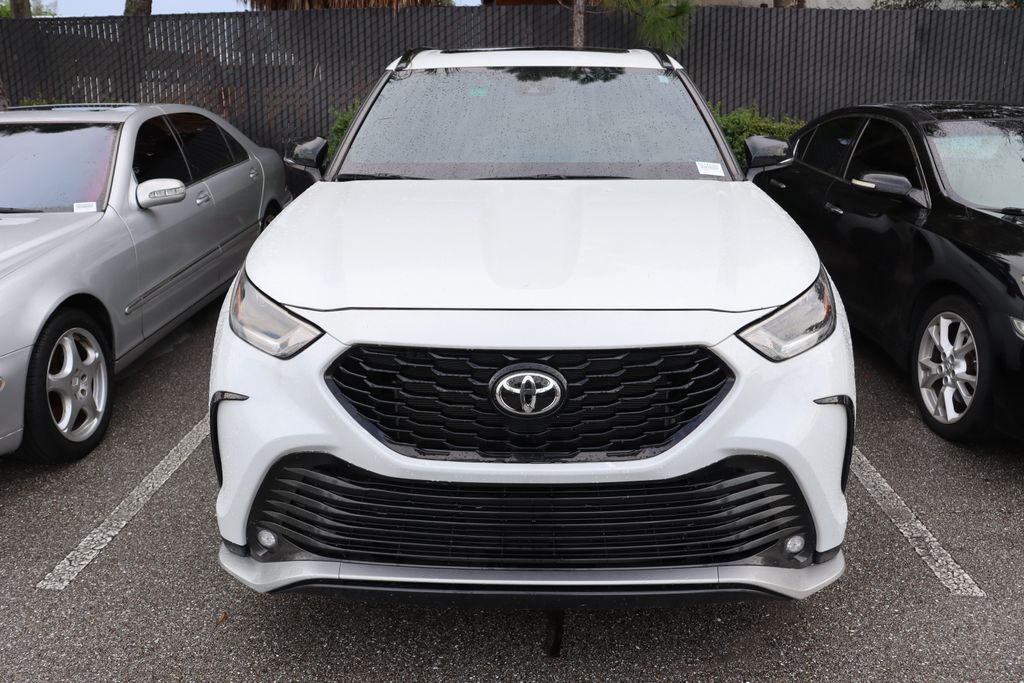 Thumbnail: 2022 Toyota Highlander - 5