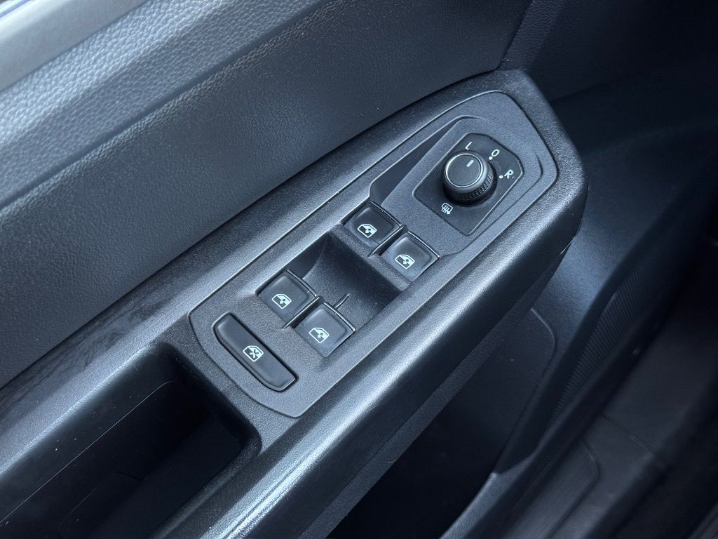 2018 Volkswagen Atlas 2.0T SE  at Royal Nissan
