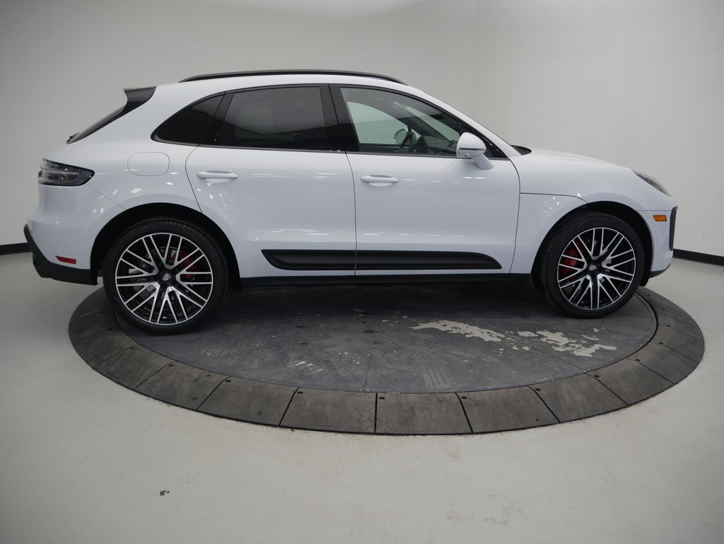 Thumbnail: 2023 Porsche Macan - 8