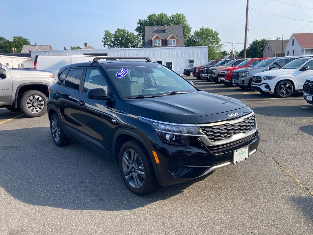 Cherry Black 2022 Kia Seltos SUV / Crossover All-Wheel Drive Continuously Variable Transmission