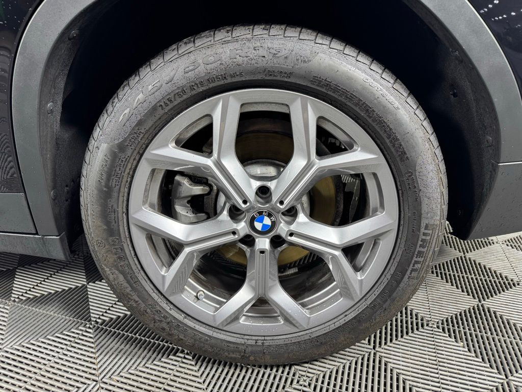 Thumbnail: 2025 BMW X4 - 10