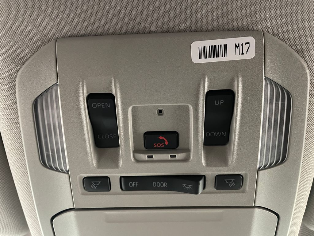 2024 Toyota Highlander XLE 32