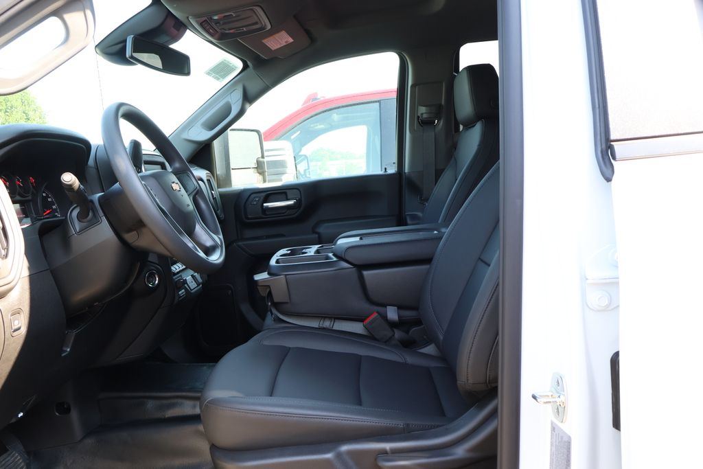 Thumbnail: 2025 Chevrolet Silverado 2500 - 13
