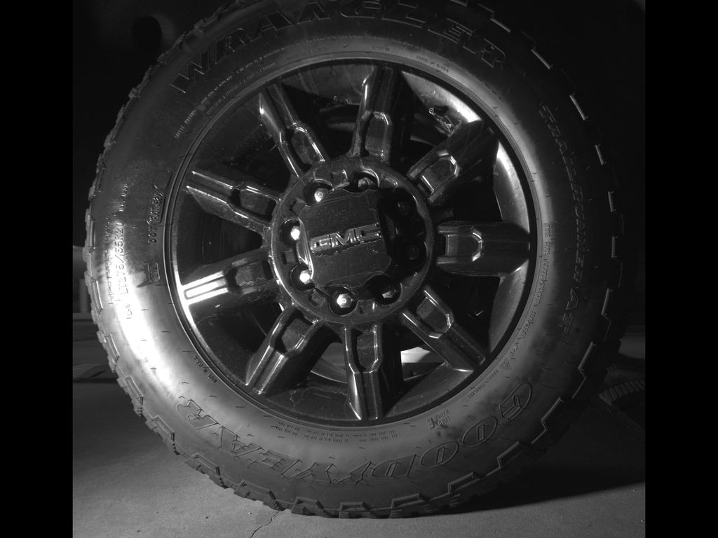 Used 2024 Gray GMC AT4 image 12