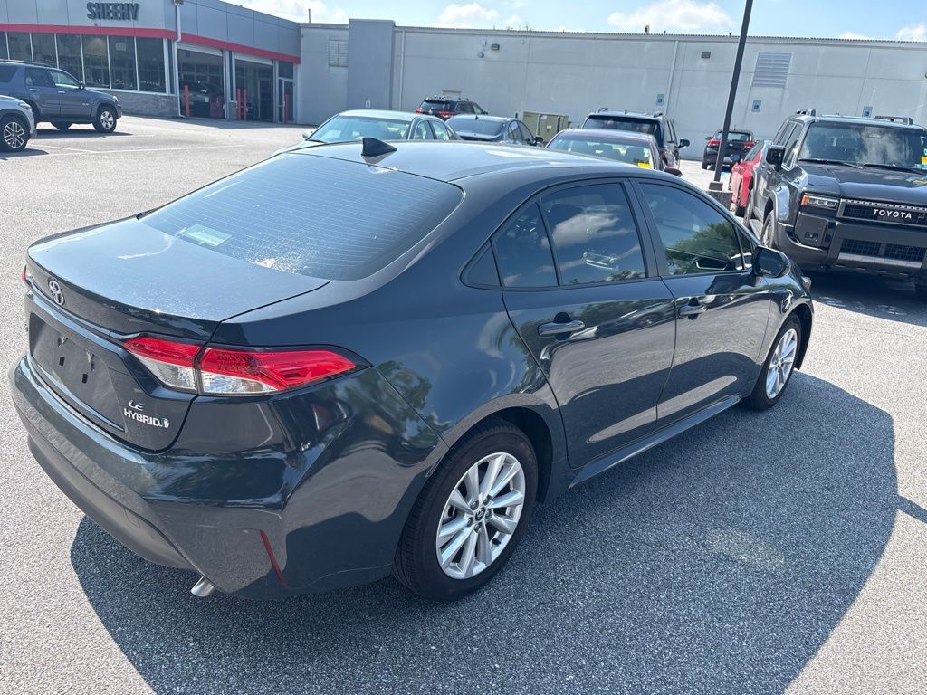 Used 2024  Toyota LE image 4