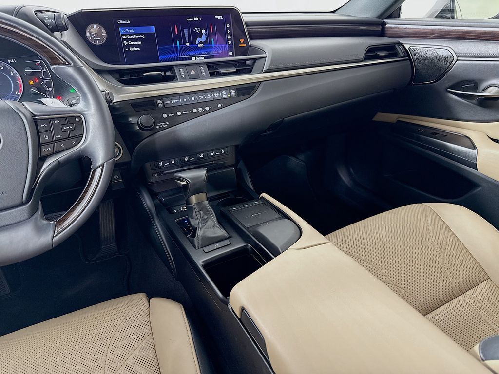 Thumbnail: 2019 Lexus ES - 24