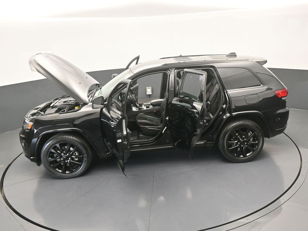Used 2021 Diamond Black Crystal Pearlcoat Jeep Laredo X image 60