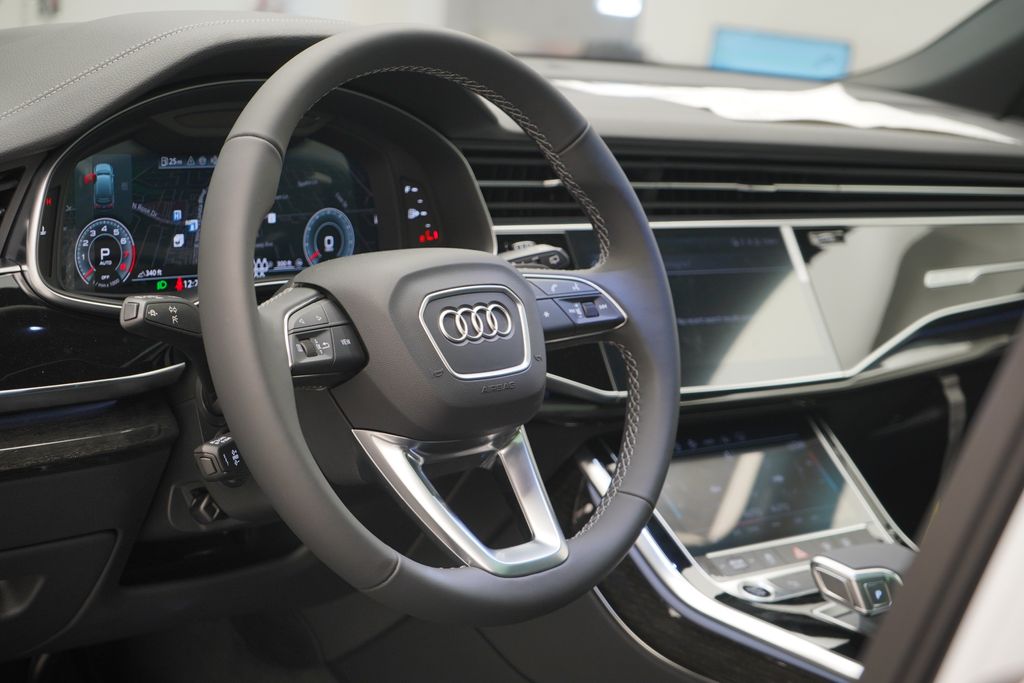 2025 Audi Q7  8