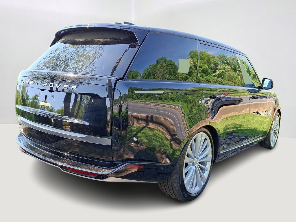 2025 Land Rover Range Rover SE 3