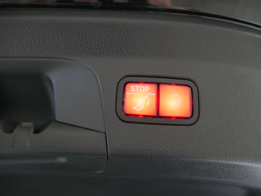 Thumbnail: 2025 Mercedes-Benz GLE - 25