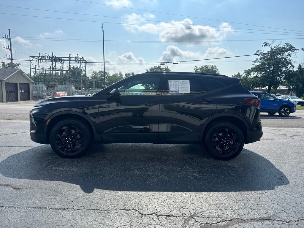 View vehicle photo 4