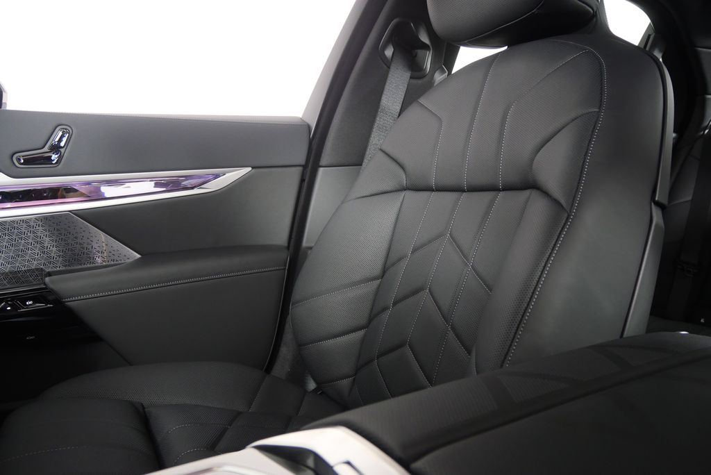 Thumbnail: 2026 BMW 7 Series - 24