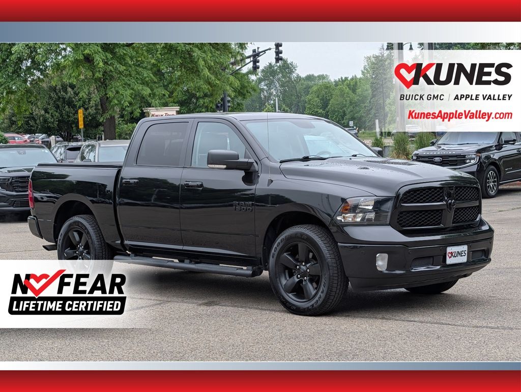 Brilliant Black Crystal Pearlcoat 2018 RAM 1500 Pickup Truck Four-Wheel Drive 8-Speed Automatic